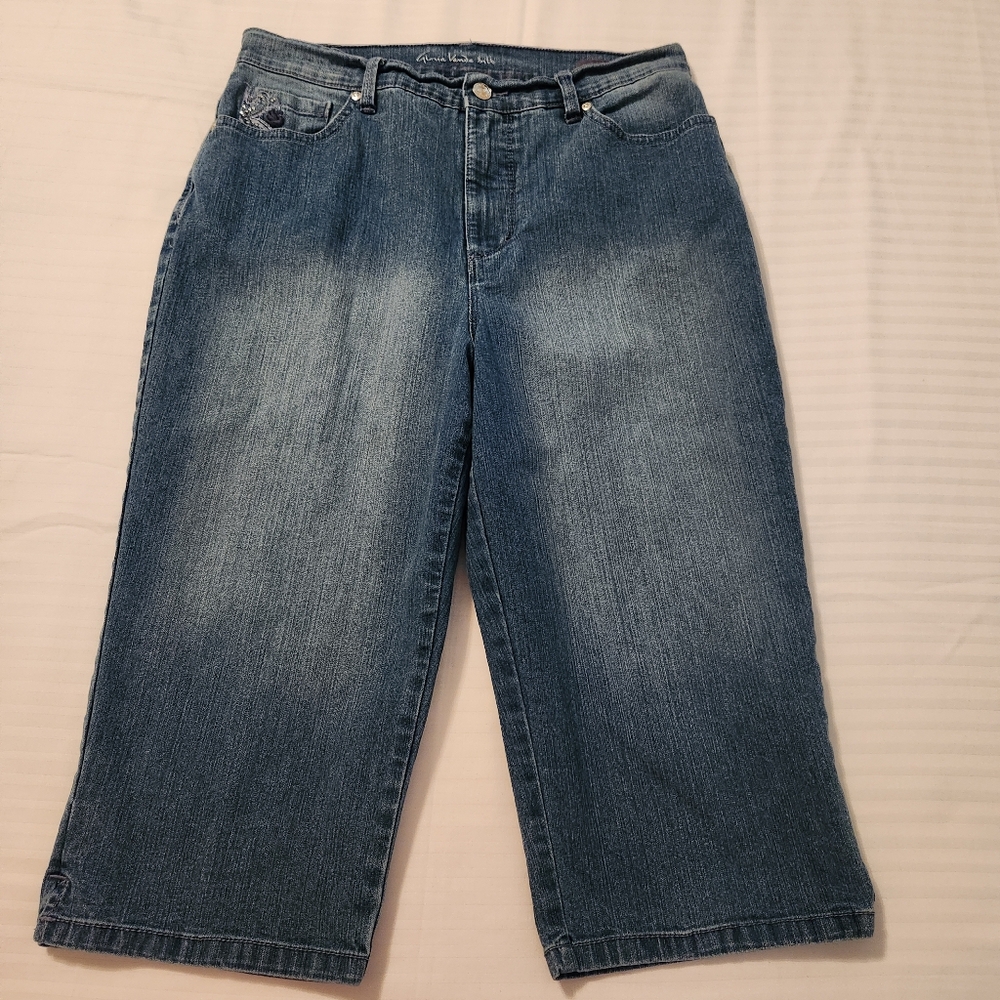 Gloria Vanderbilt denim capris